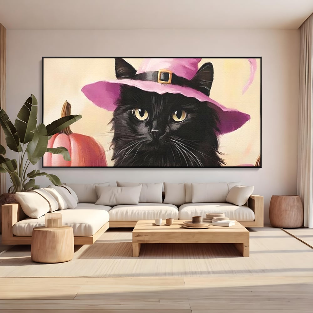 Tablou canvas cu tablou canvas cu pisica neagra si palarie, in rama de aluminiu negru, pe perete intr-un living