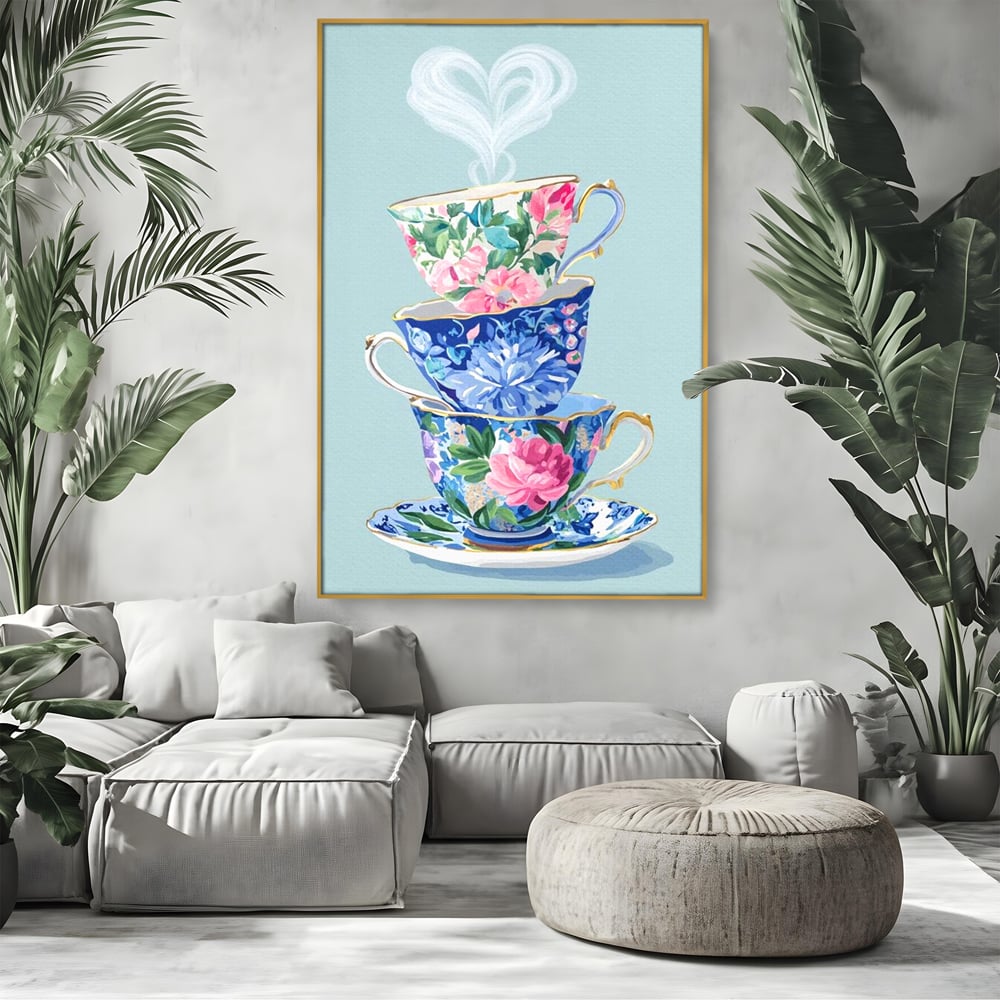 Tablou canvas cu pictura cu stiva de cesti de ceai, in rama de aluminiu auriu, pe perete intr-un living