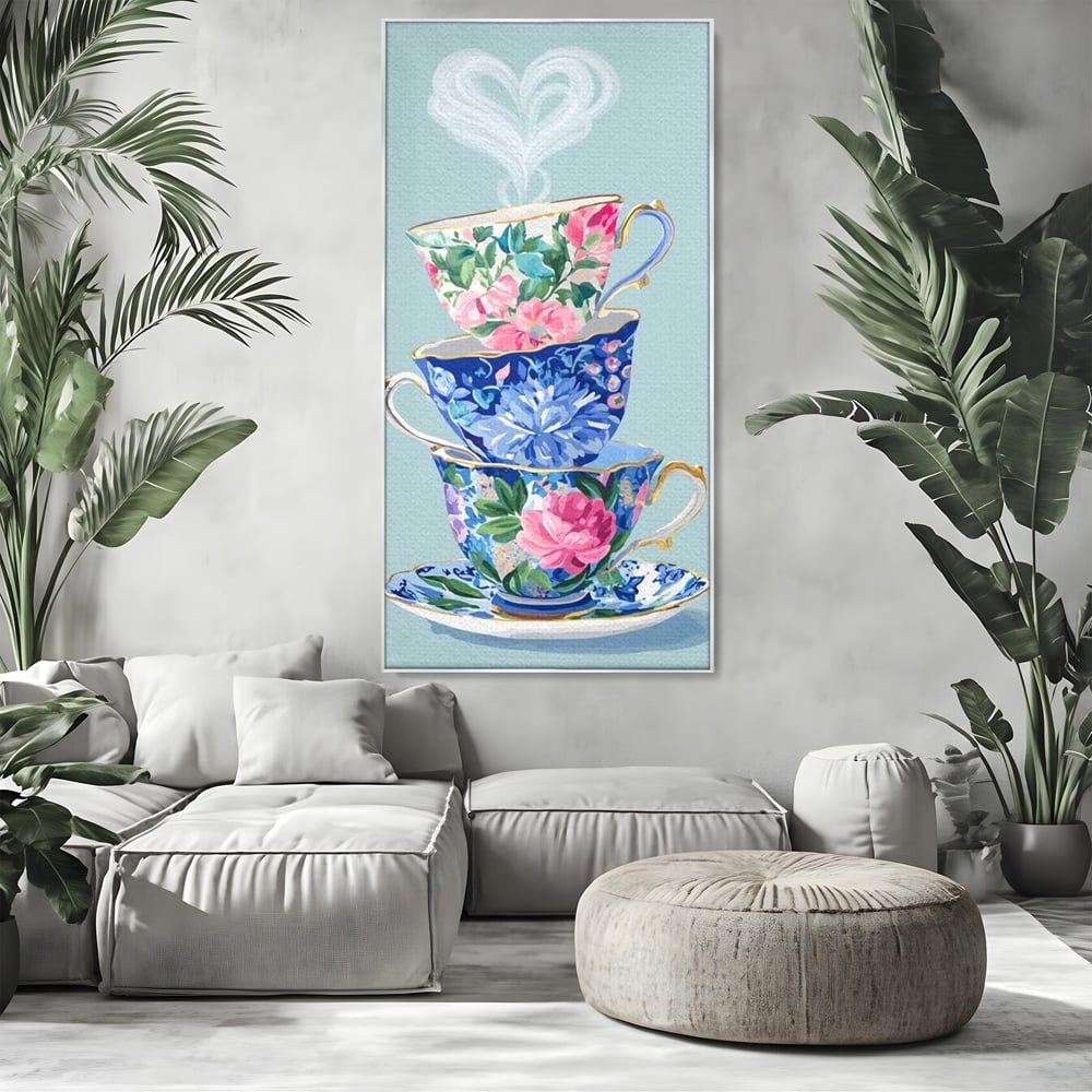 Tablou canvas cu pictura cu stiva de cesti de ceai, in rama de aluminiu argintiu, pe perete intr-un living