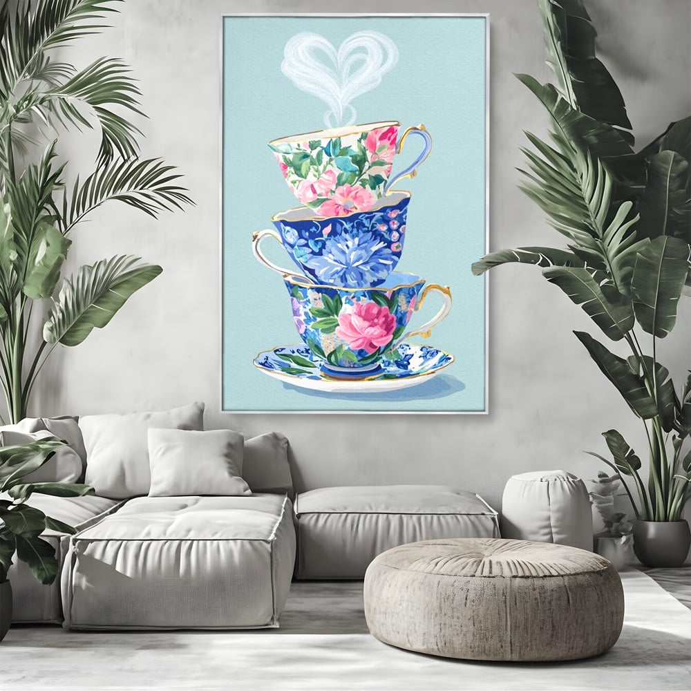 Tablou canvas cu pictura cu stiva de cesti de ceai, in rama de aluminiu argintiu, pe perete intr-un living