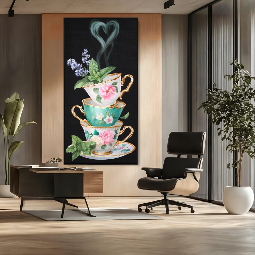 Tablou canvas cu stiva de cesti pictate cu flori, in rama de aluminiu negru, pe perete intr-un birou
