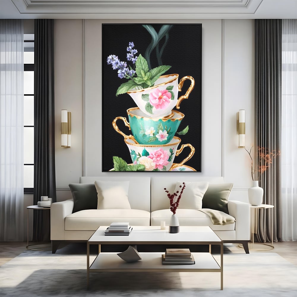 Tablou canvas cu stiva de cesti pictate cu flori, in rama de aluminiu negru, pe perete intr-un living