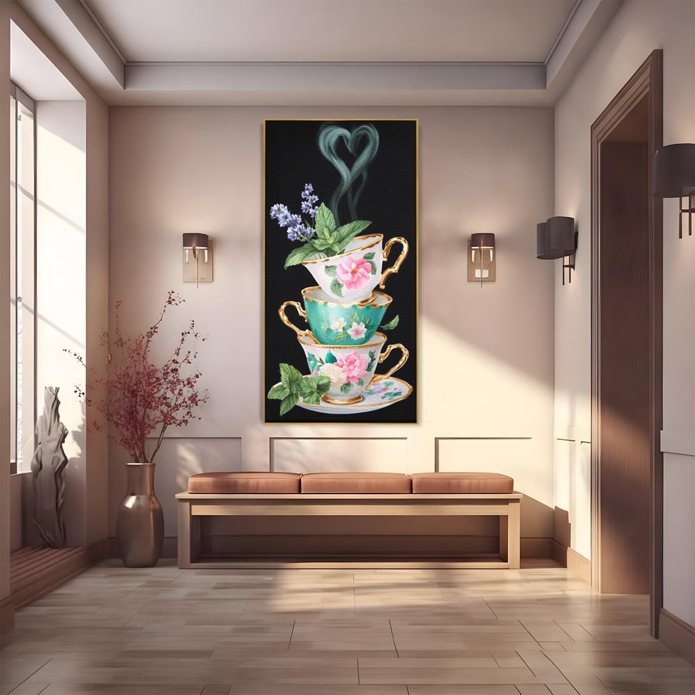 Tablou canvas cu stiva de cesti pictate cu flori, in rama de aluminiu auriu
