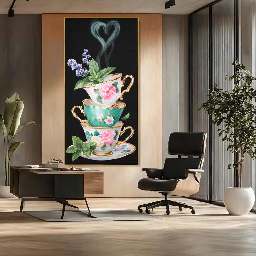 Tablou canvas cu stiva de cesti pictate cu flori, in rama de aluminiu auriu, pe perete intr-un birou