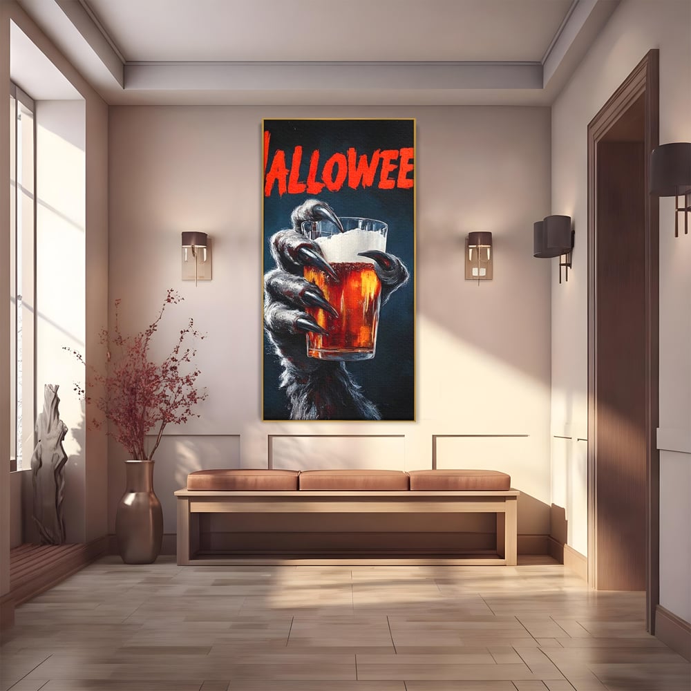 Tablou canvas cu tablou canvas cu varcolac tinand bere, in rama de aluminiu auriu