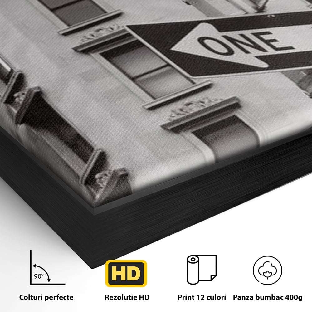 Detaliu al suprafetei: tablou canvas cu indicatorul broadway, in rama de aluminiu negru