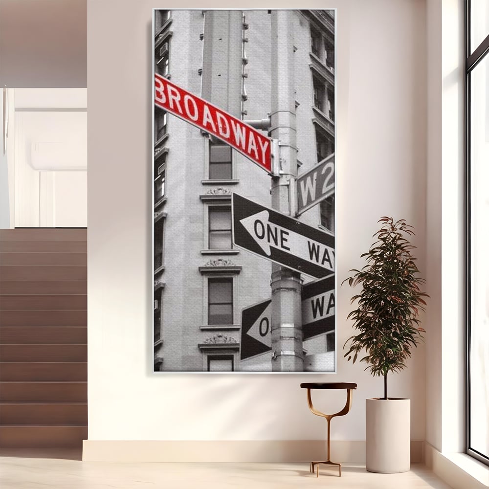 Tablou canvas cu tablou canvas cu indicatorul broadway, in rama de aluminiu argintiu