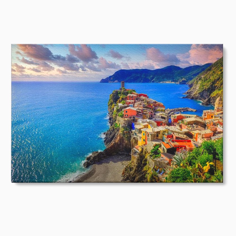 Tablou canvas cu peisaj costier italian cu sat colorat pe stanca, fara rama, pe sasiu de lemn