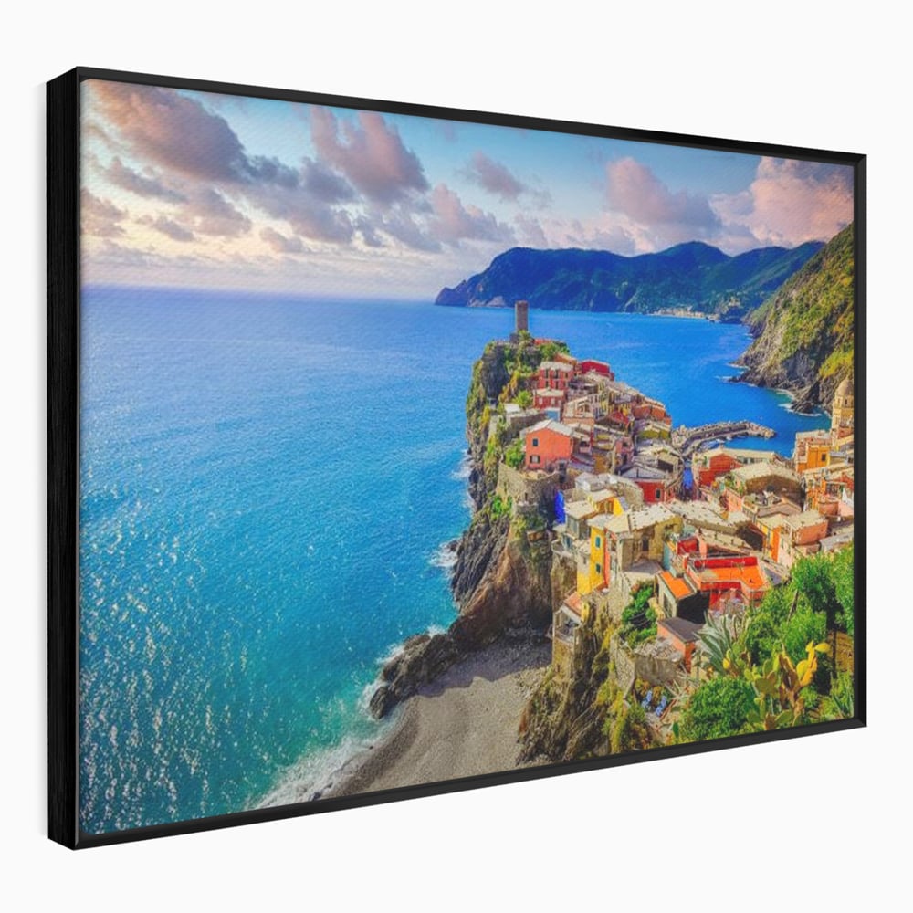 Tablou canvas cu peisaj costier italian cu sat colorat pe stanca, in rama de aluminiu negru