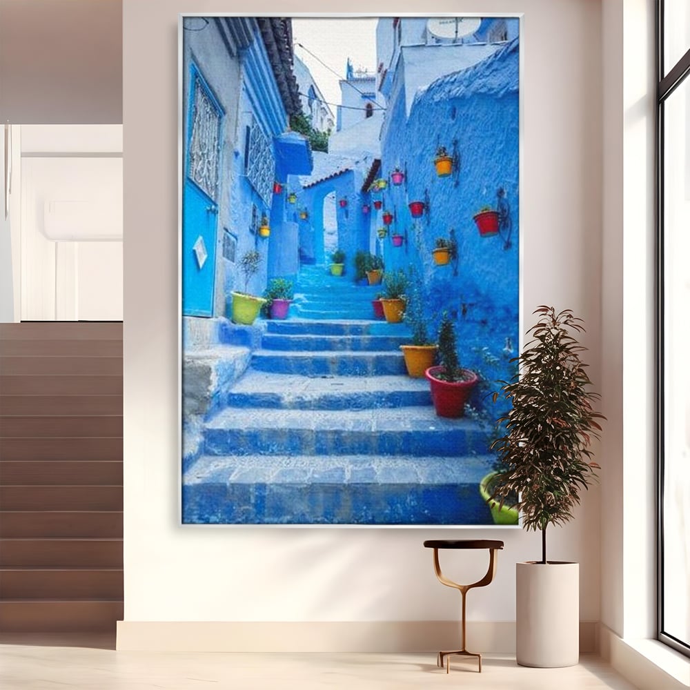 Tablou canvas cu tablou canvas cu straduta albastra din maroc, in rama de aluminiu argintiu