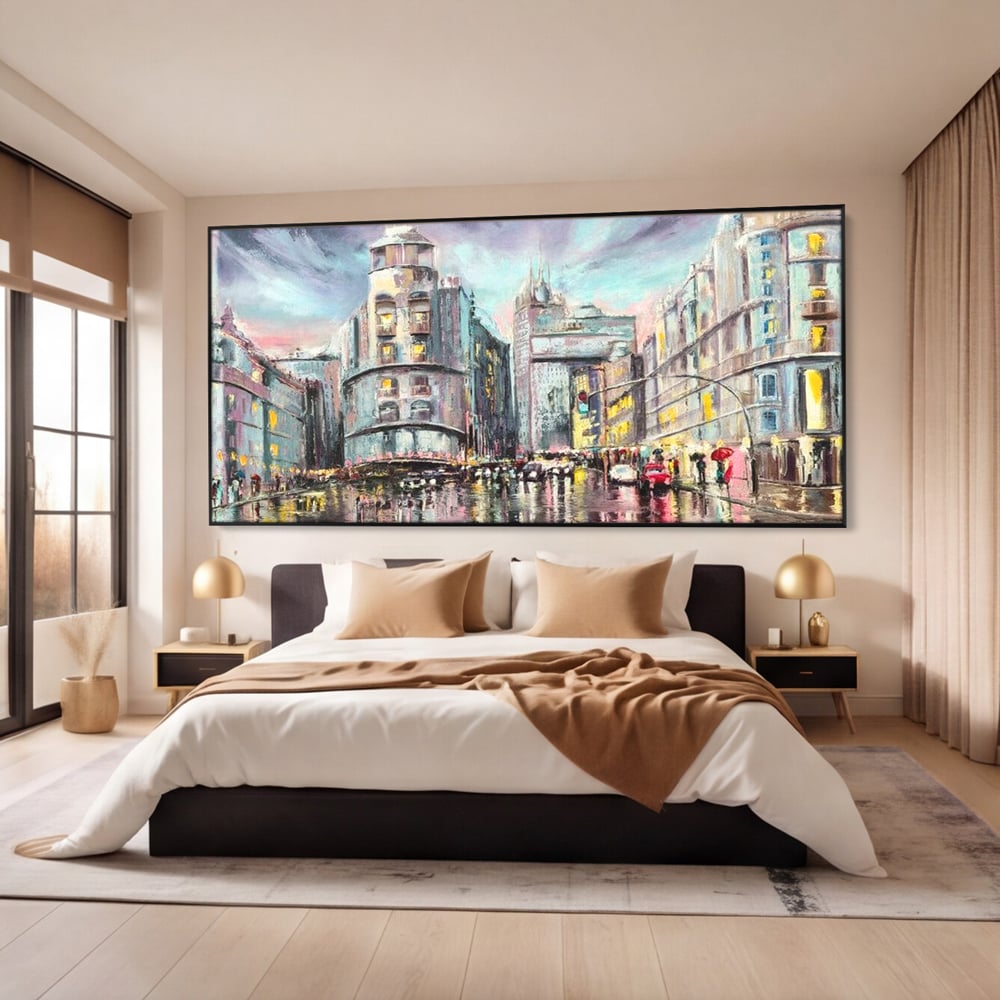 Tablou canvas cu pictura urbana cu strada ploioasa, in rama de aluminiu negru, pe perete intr-un dormitor
