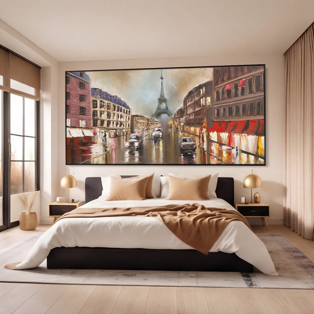 Tablou canvas cu pictura stradala cu turnul eiffel in ploaie, in rama de aluminiu negru, pe perete intr-un dormitor
