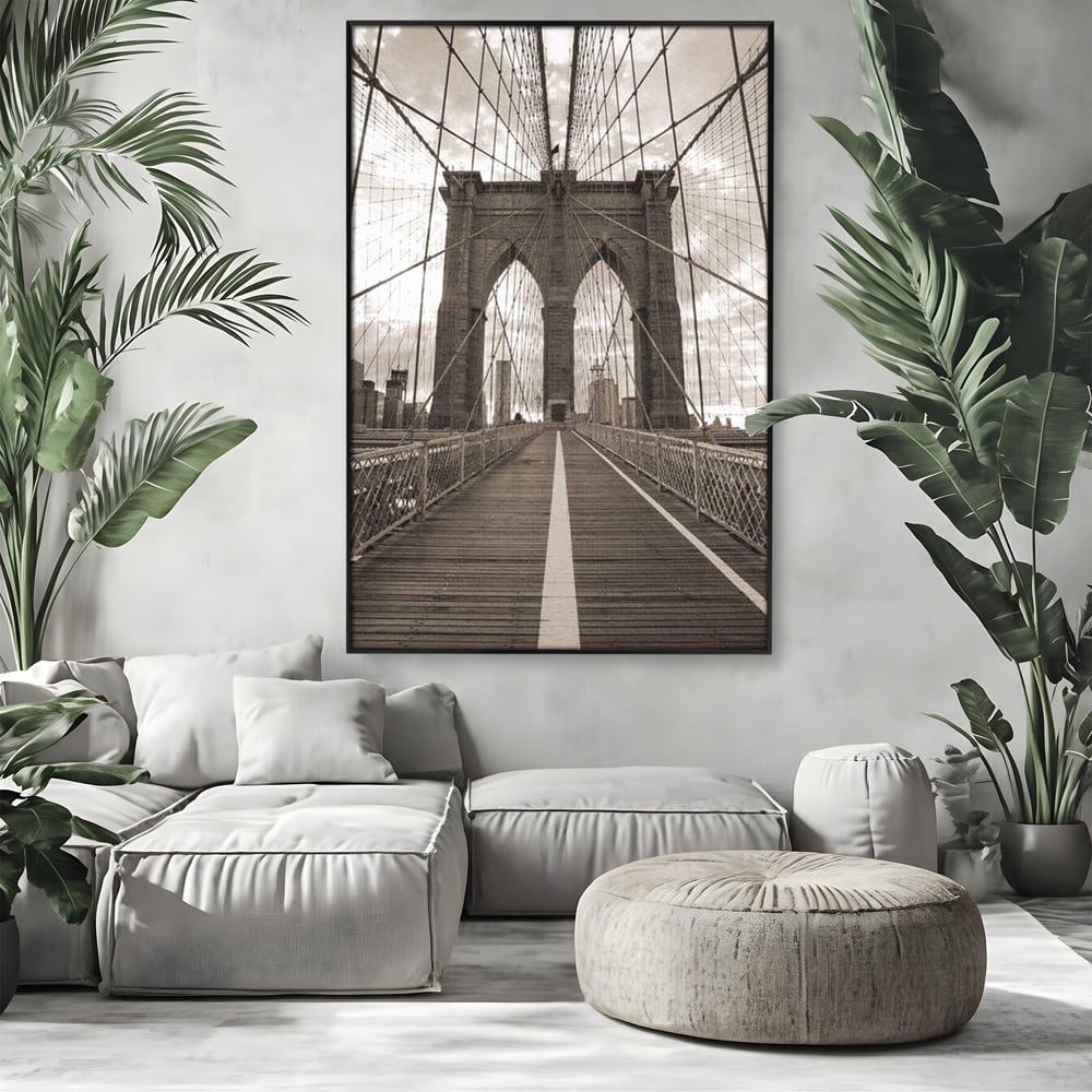 Tablou canvas cu fotografie verticala cu podul din new york, in rama de aluminiu negru, pe perete intr-un living