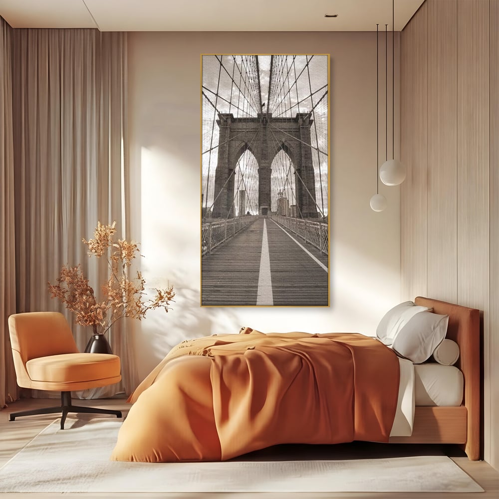Tablou canvas cu fotografie verticala cu podul din new york, in rama de aluminiu auriu, pe perete intr-un dormitor