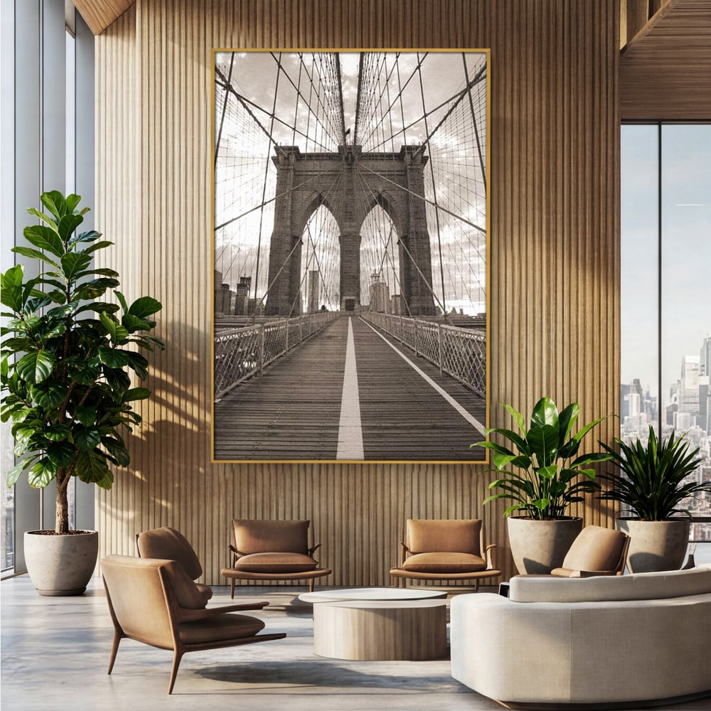 Tablou canvas cu fotografie verticala cu podul din new york, in rama de aluminiu auriu, pe perete intr-un birou