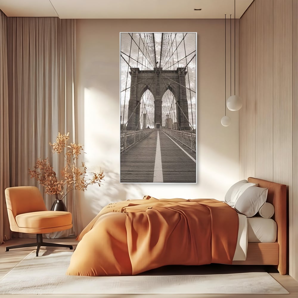 Tablou canvas cu fotografie verticala cu podul din new york, in rama de aluminiu argintiu, pe perete intr-un dormitor