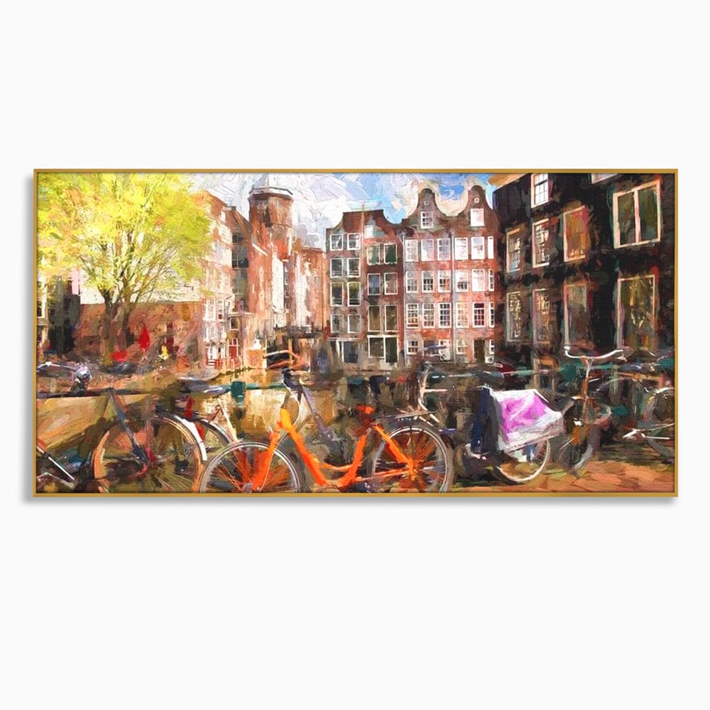 Tablou canvas cu pictura stradala cu bicicleta portocalie, in rama de aluminiu auriu