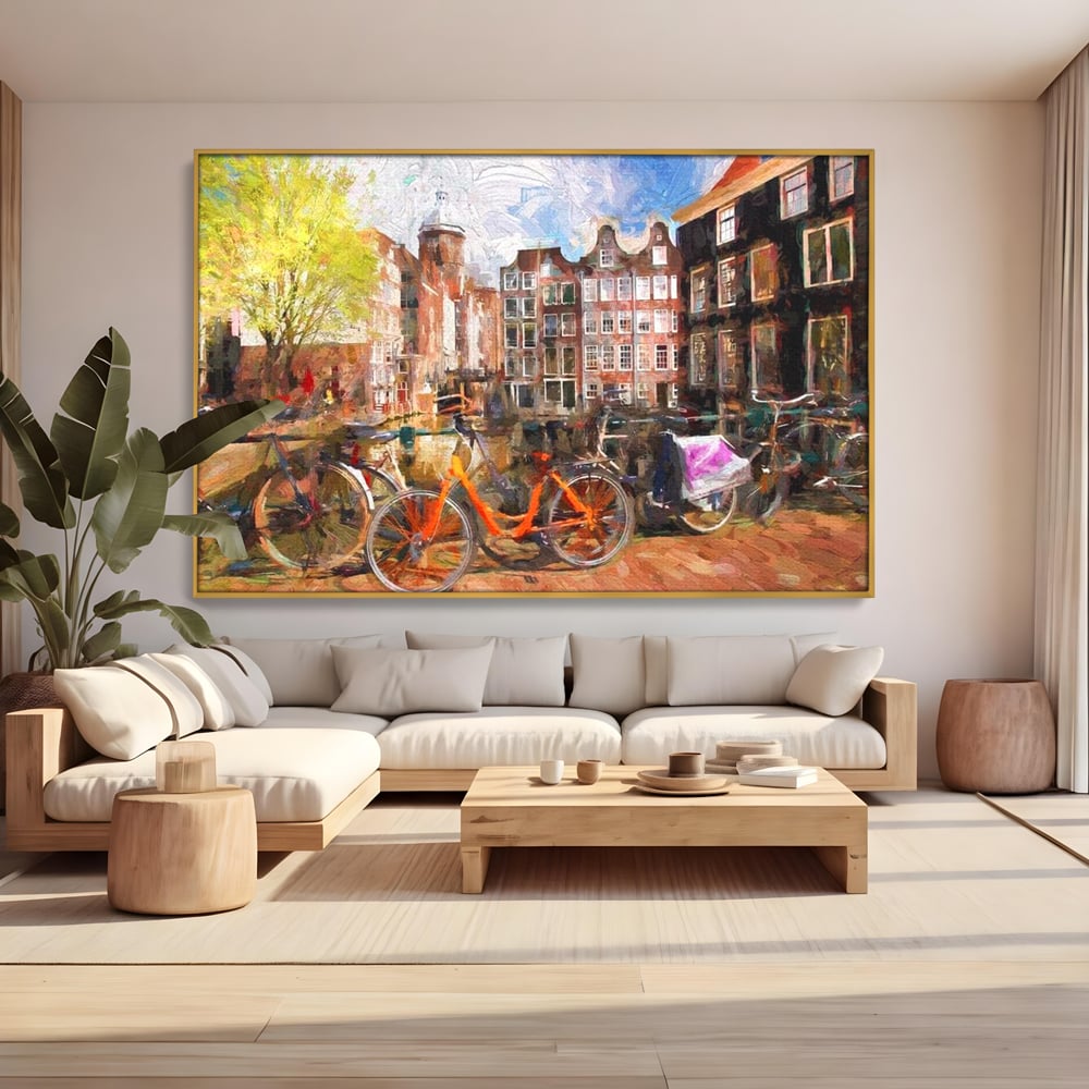 Tablou canvas cu pictura stradala cu bicicleta portocalie, in rama de aluminiu auriu, pe perete intr-un living