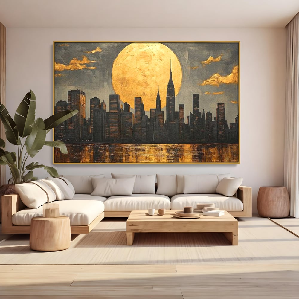 Tablou canvas cu pictura orizontala cu metropola si luna aurie, in rama de aluminiu auriu, pe perete intr-un living