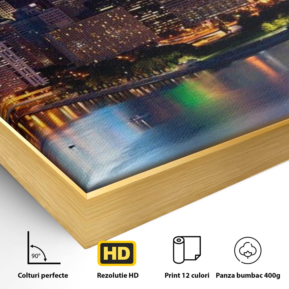 Detaliu al suprafetei: tablou canvas cu peisaj nocturn urban, in rama de aluminiu auriu
