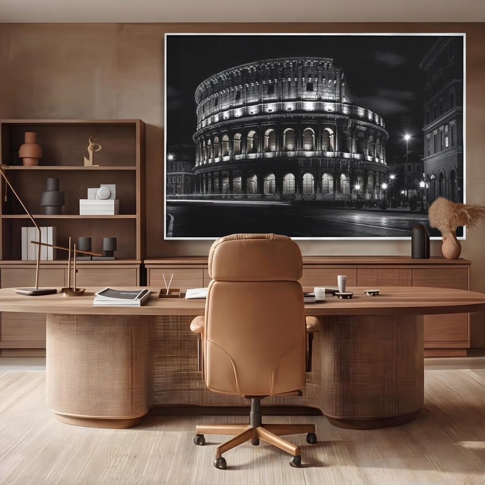 Tablou canvas cu tablou canvas cu colosseumul noaptea, in rama de aluminiu argintiu, pe perete intr-un birou