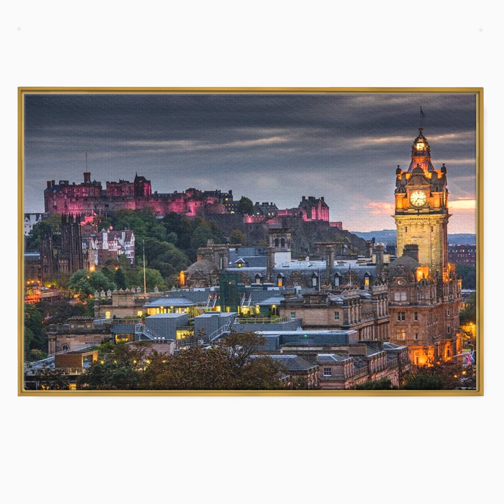 Tablou canvas cu tablou canvas cu peisaj urban din scotia la amurg, in rama de aluminiu auriu