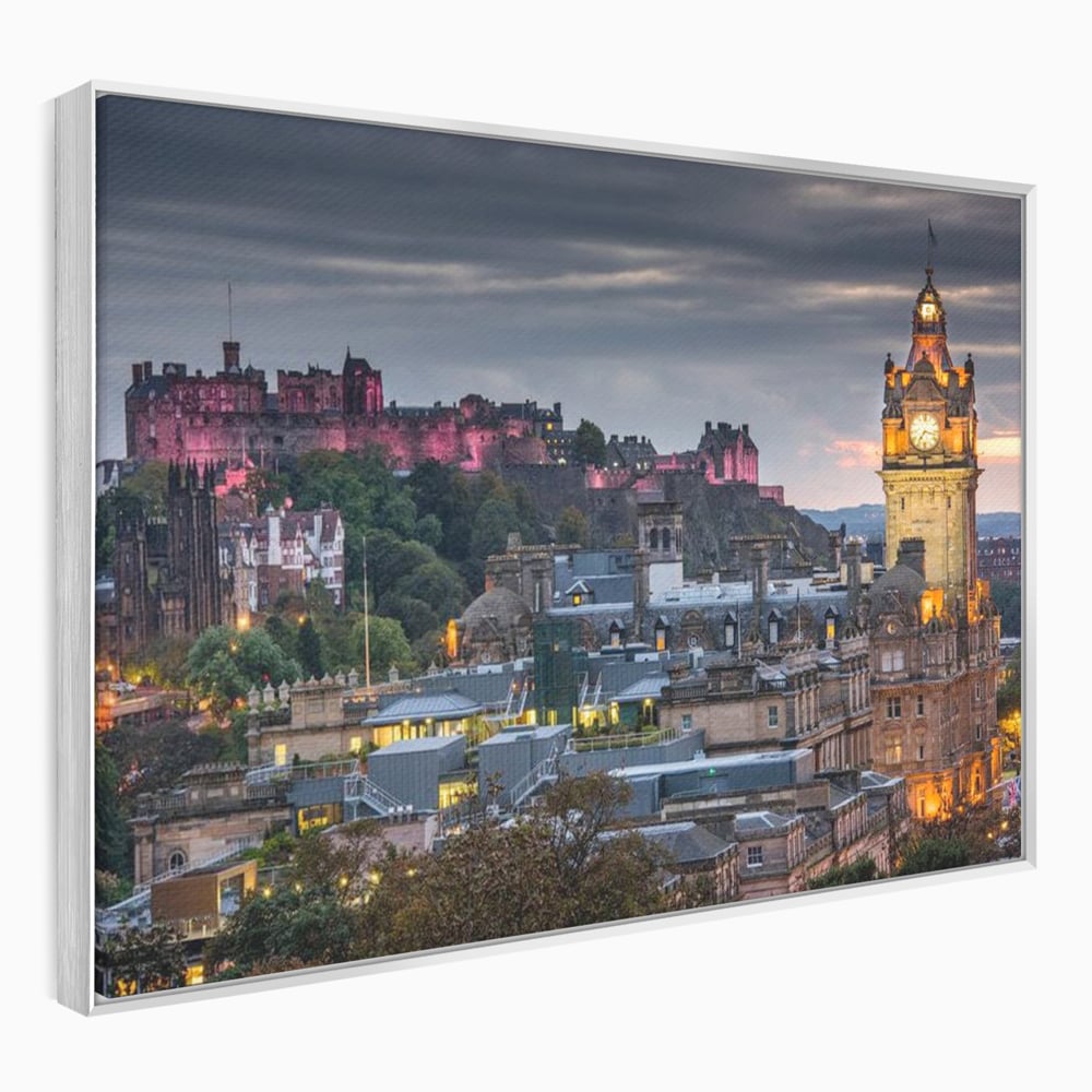 Tablou canvas cu tablou canvas cu peisaj urban din scotia la amurg, in rama de aluminiu argintiu