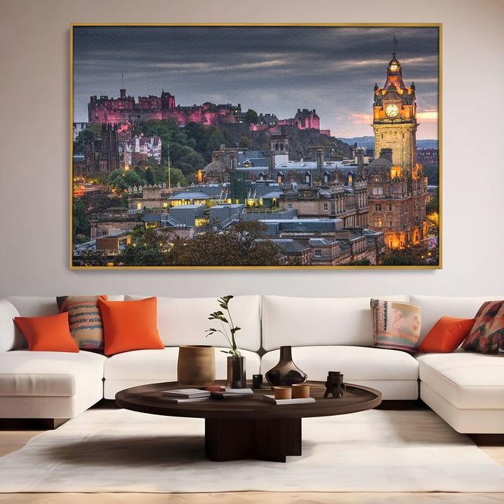 Tablou canvas cu tablou canvas cu peisaj urban din scotia la amurg, in rama de aluminiu auriu, pe perete intr-un living