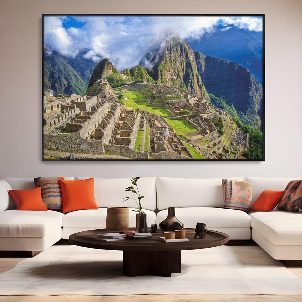 Tablou canvas cu tablou canvas cu cetatea machu picchu, in rama de aluminiu negru, pe perete intr-un living