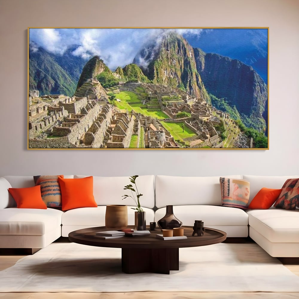 Tablou canvas cu tablou canvas cu cetatea machu picchu, in rama de aluminiu auriu, pe perete intr-un living