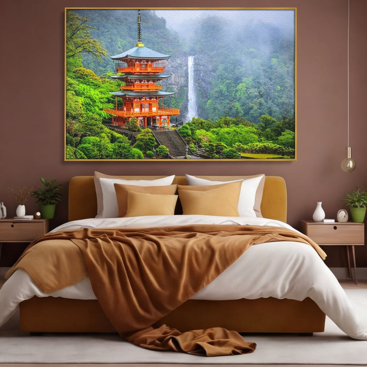 Tablou canvas cu tablou canvas cu pagoda si cascada, in rama de aluminiu auriu, pe perete intr-un dormitor