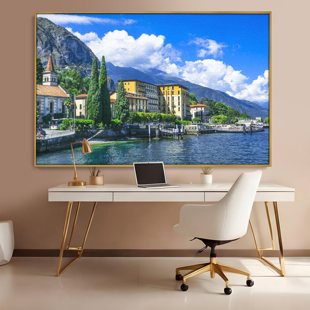 Tablou canvas cu peisaj urban pe malul lacului, in rama de aluminiu auriu, pe perete intr-un birou