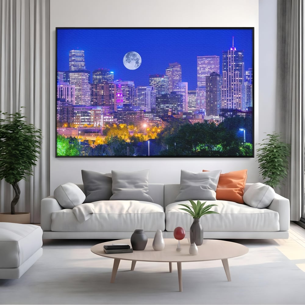 Tablou canvas cu tablou canvas cu peisaj urban nocturn si luna plina, in rama de aluminiu negru, pe perete intr-un living