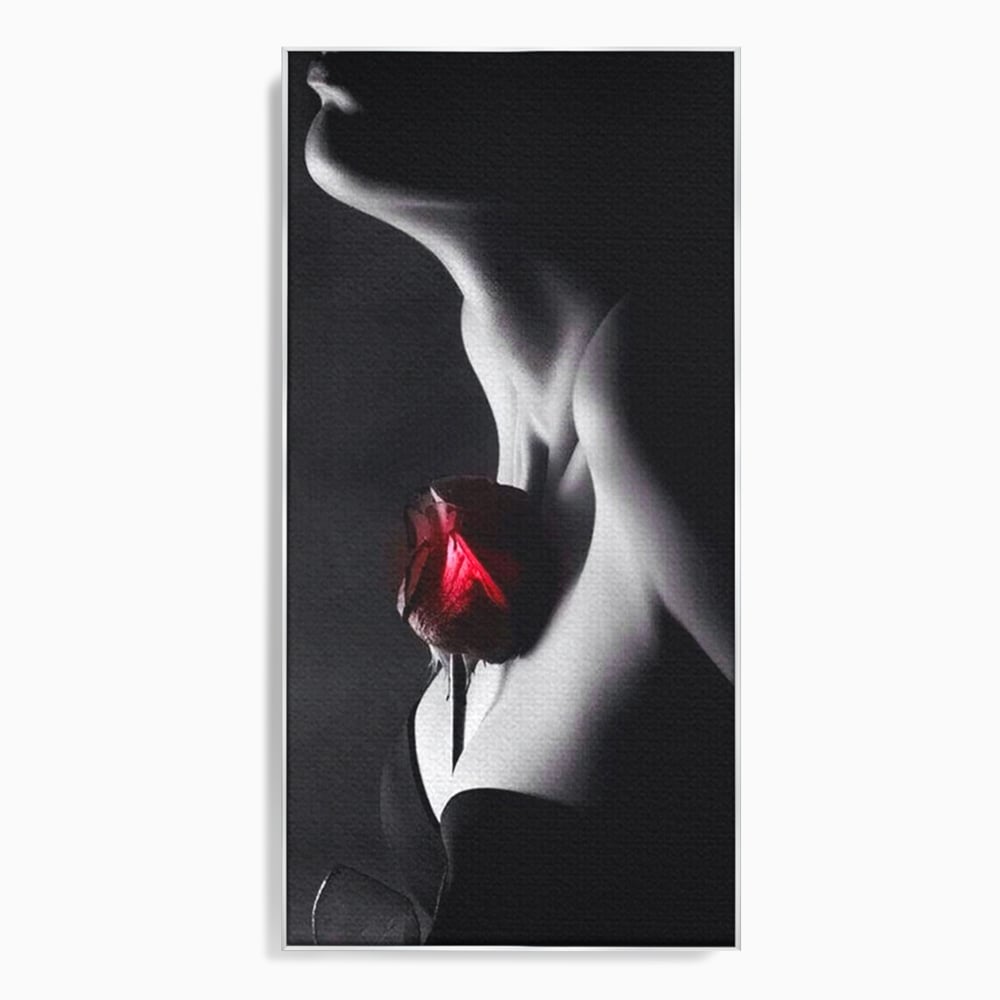 Tablou canvas cu tablou canvas cu profil de femeie si trandafir rosu, in rama de aluminiu argintiu