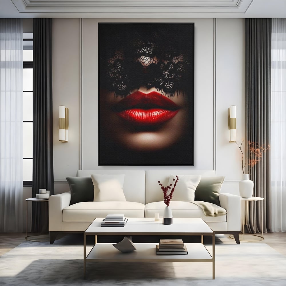 Tablou canvas cu tablou canvas cu buze rosii si dantela, in rama de aluminiu negru, pe perete intr-un living