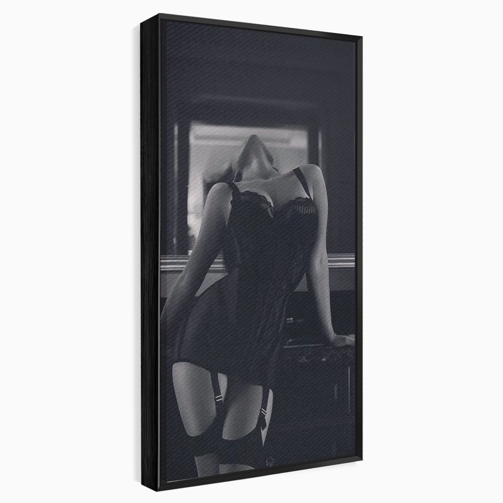 Tablou canvas cu tablou canvas cu silueta feminina, in rama de aluminiu negru