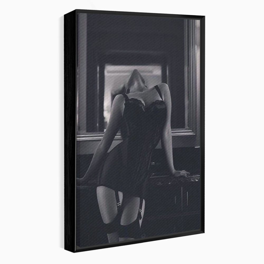 Tablou canvas cu tablou canvas cu silueta feminina, in rama de aluminiu negru