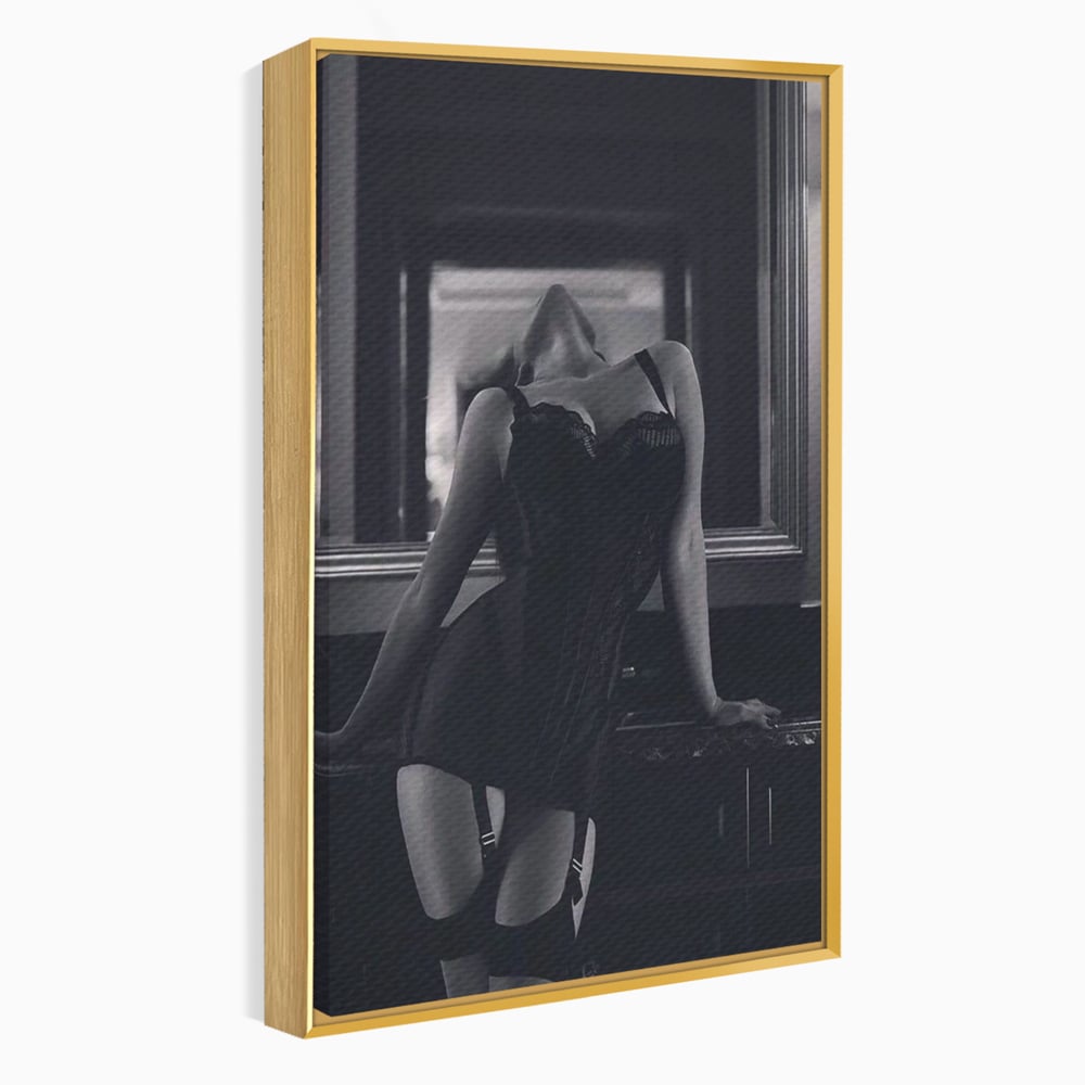 Tablou canvas cu tablou canvas cu silueta feminina, in rama de aluminiu auriu