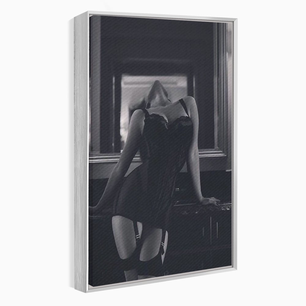 Tablou canvas cu tablou canvas cu silueta feminina, in rama de aluminiu argintiu