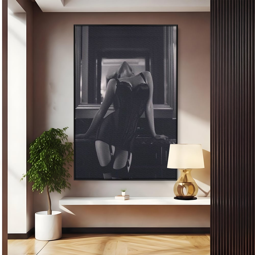 Tablou canvas cu tablou canvas cu silueta feminina, in rama de aluminiu negru