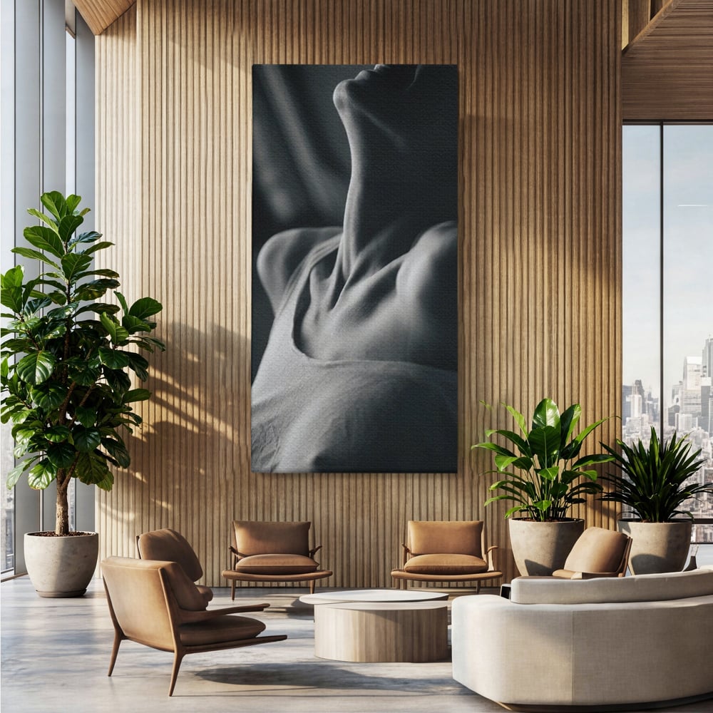 Tablou canvas cu fotografie alb-negru cu gatul arcuit al unei femei, fara rama, pe sasiu de lemn, pe perete intr-un birou