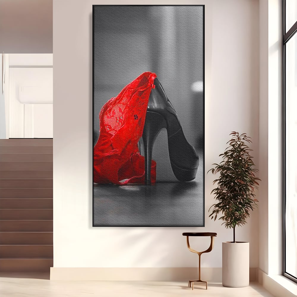 Tablou canvas cu tablou canvas cu pantof stiletto si lenjerie, in rama de aluminiu negru