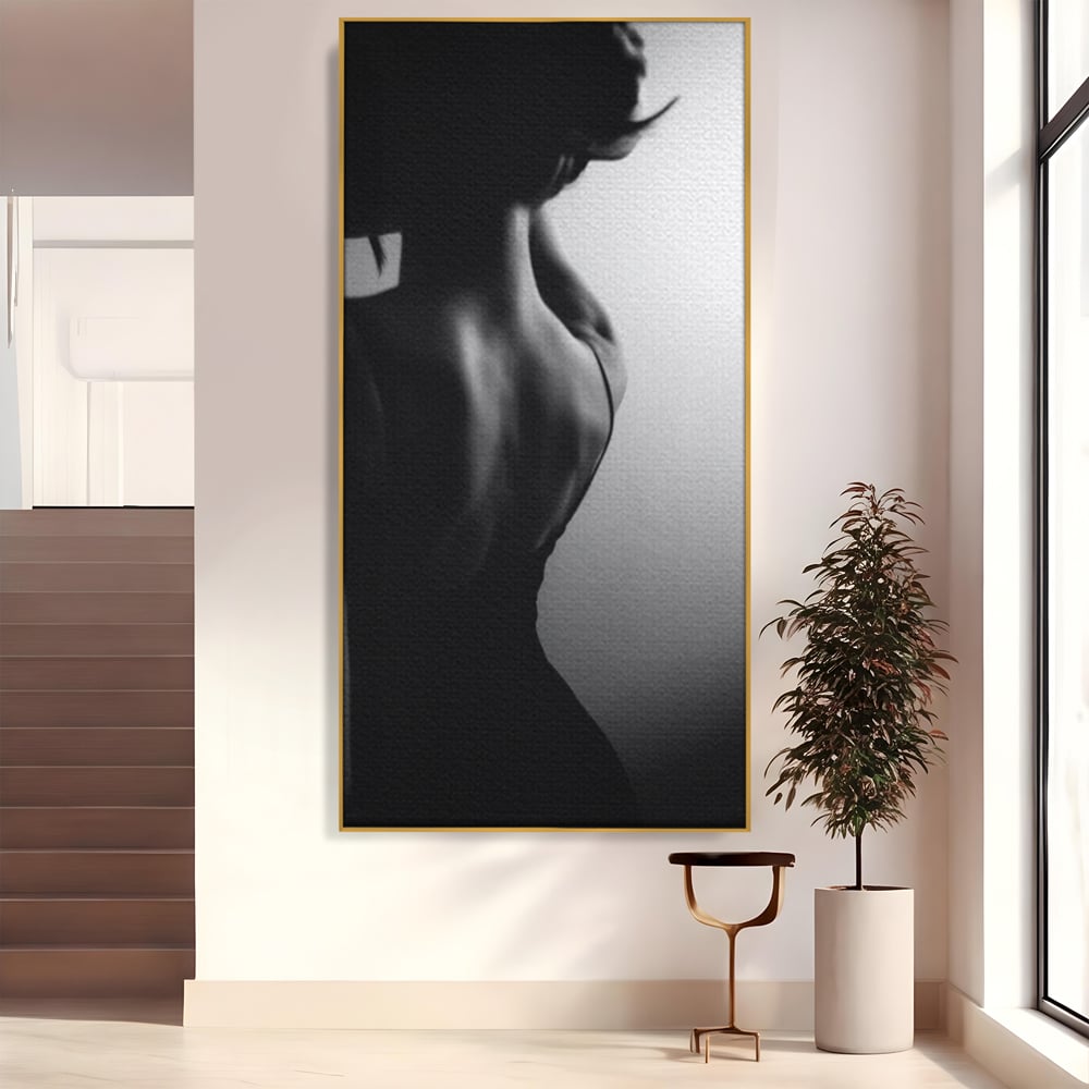Tablou canvas cu tablou canvas cu silueta feminina monocroma, in rama de aluminiu auriu