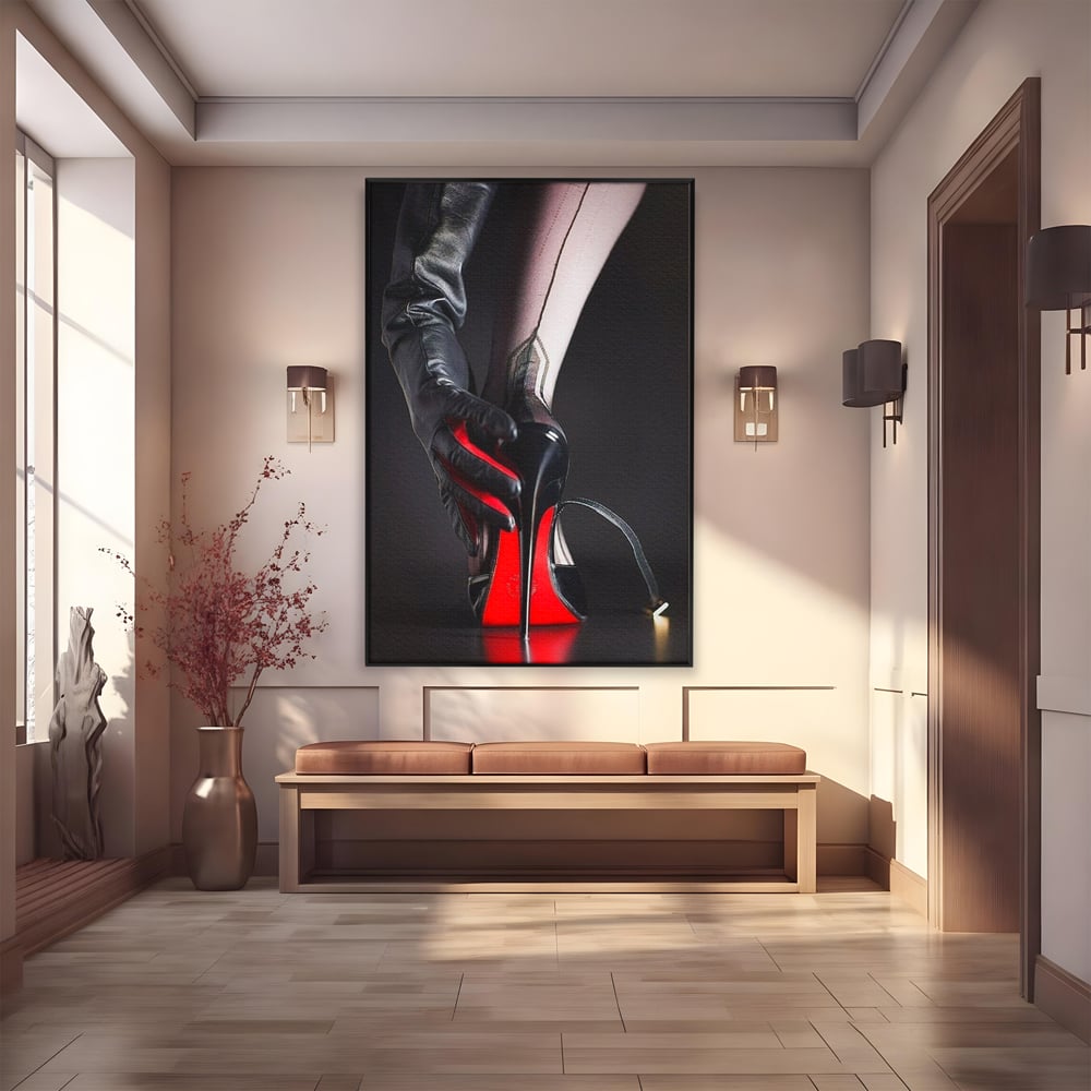 Tablou canvas cu tablou canvas cu pantof rosu si picior, in rama de aluminiu negru