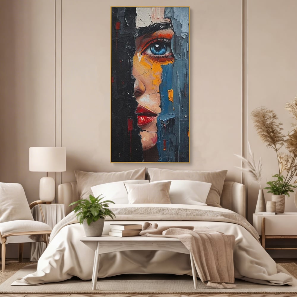 Tablou canvas cu tablou canvas cu portretul unei femei, in rama de aluminiu auriu, pe perete intr-un dormitor