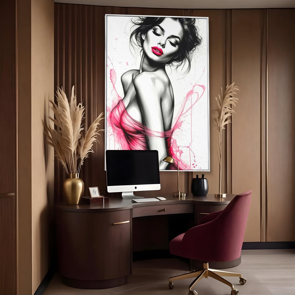 Tablou canvas cu portret schitat de femeie cu buze roz, in rama de aluminiu argintiu, pe perete intr-un birou