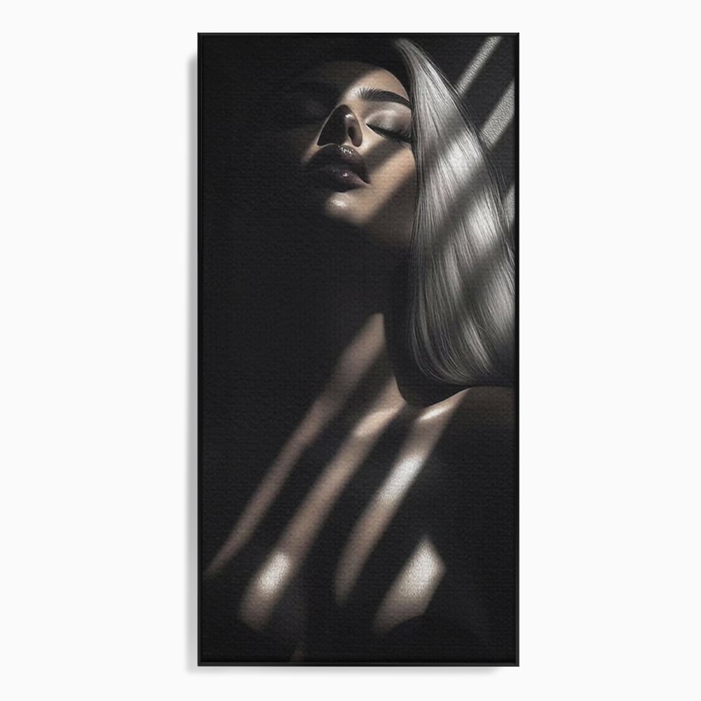 Tablou canvas cu tablou canvas cu silueta feminina in umbra si lumina, in rama de aluminiu negru