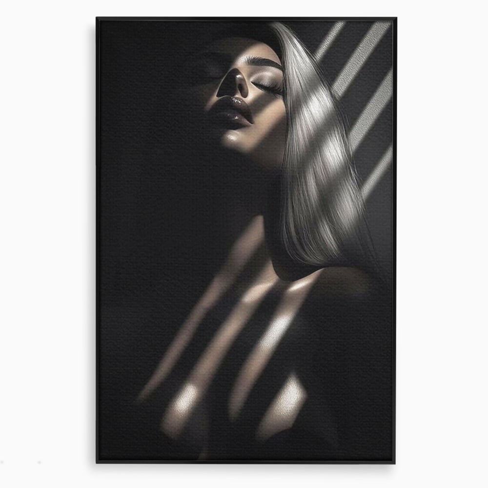 Tablou canvas cu tablou canvas cu silueta feminina in umbra si lumina, in rama de aluminiu negru