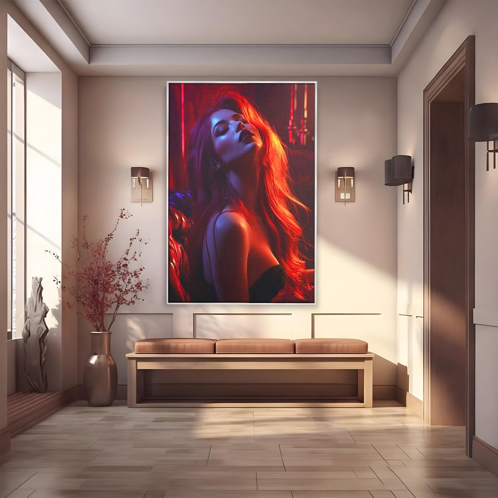 Tablou canvas cu tablou canvas cu femeie si lumina rosie, in rama de aluminiu argintiu