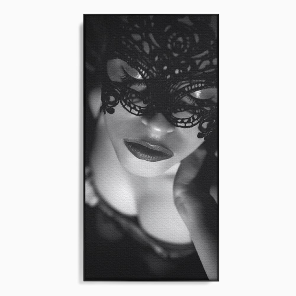 Tablou canvas cu tablou canvas cu femeie purtand masca, in rama de aluminiu negru